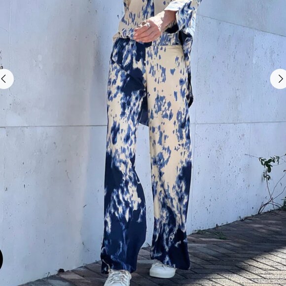 RAMONA LARUE BLUE HIDE MANDY SILK PANTS, LIKE NEW, SIZE SMALL - Picture 2 of 4